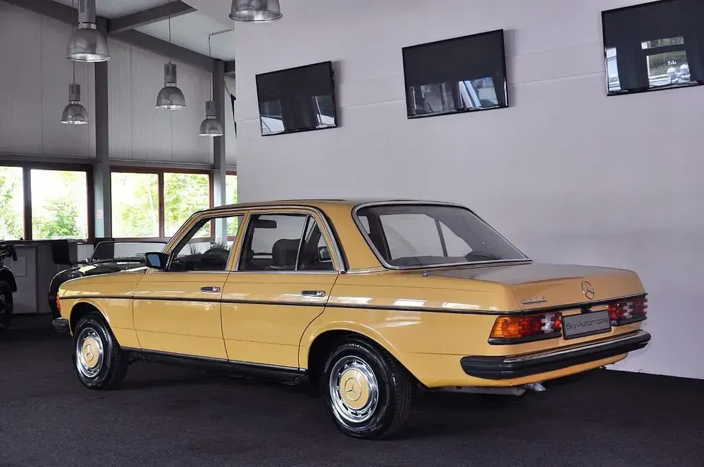 Gebraucht Mercedes E230 136 PS (100 kW) 1982 Saharagelb Limousine