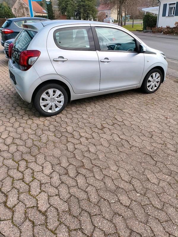 Gebraucht Peugeot 108 Active 82 PS (60 kW) 2015 Silber Kleinwagen
