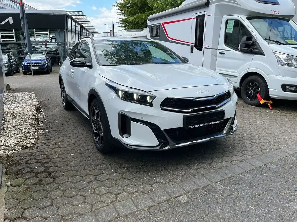 Neu Kia XCeed GT-Line 150 PS (110 kW) 2026 Deluxe weiss SUV