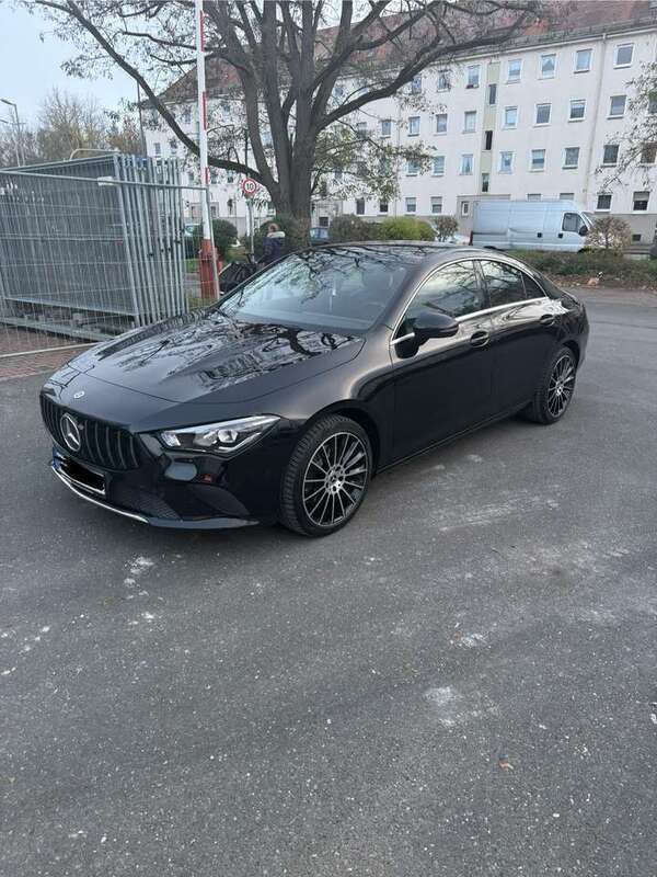 Schwarz Gebraucht 2019 Mercedes CLA220 Progressive Limousine | 25.999 € (Superpreis) - Bild 1/4