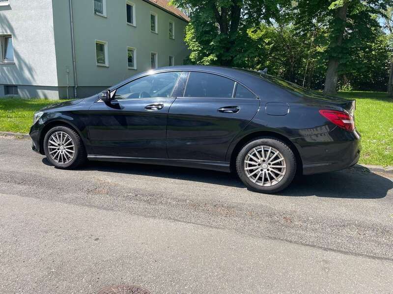 Schwarz Gebraucht 2016 Mercedes CLA200 Coupé | 13.900 € (Fairer Preis) - Bild 1/4