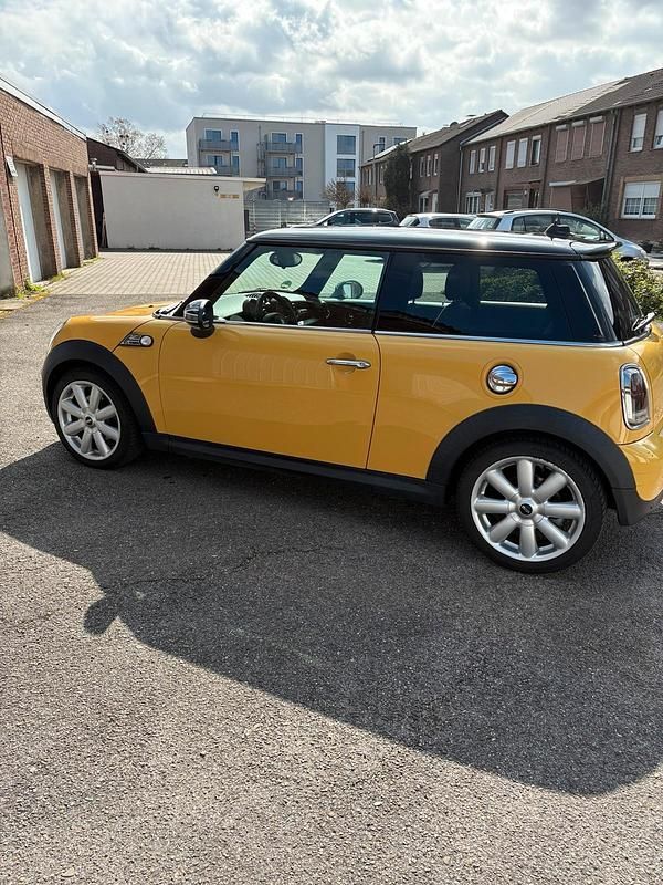 Usata Mini Cooper 120 CV (88 kW) 2007 Giallo Utilitaria