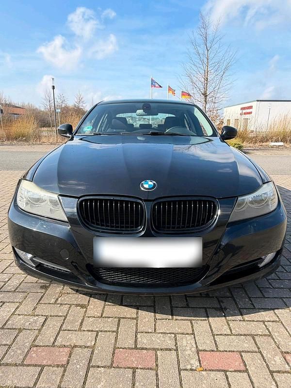 Gebraucht BMW 320 177 PS (130 kW) 2010 Schwarz Limousine