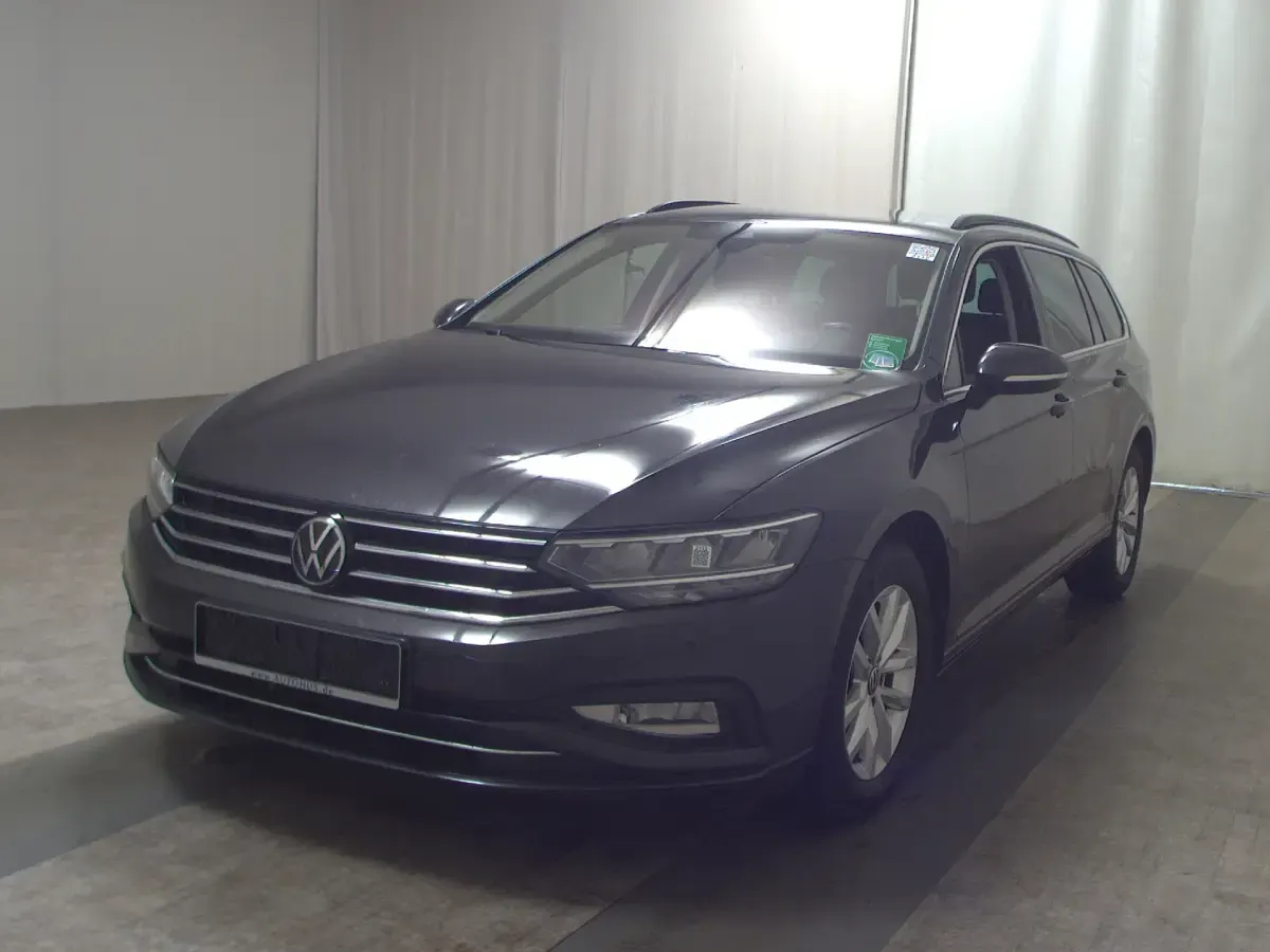 Gebraucht VW Passat Business 150 PS (110 kW) 2023 Mangangrau metallic Kombi