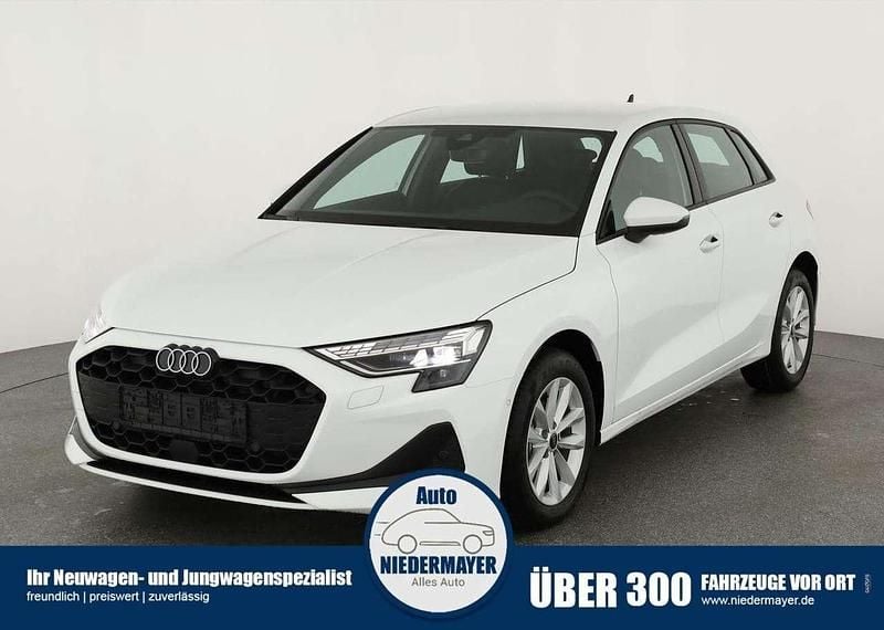 Arkona weiß Neu 2025 Audi A3 Sportback Limousine | 33.495 € (Superpreis) - Bild 1/4