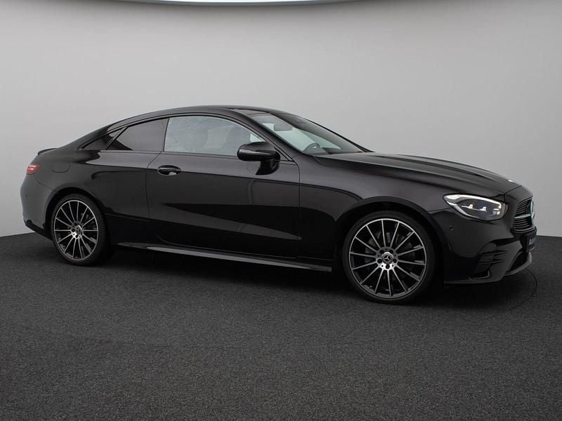Gebraucht Mercedes 300 AMG 265 PS (194 kW) 2022 Obsidianschwarz metallicschwarz Coupé