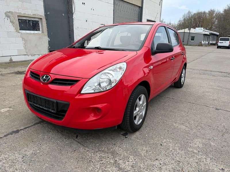 Gebraucht Hyundai i20 77 PS (56 kW) 2009 Rot Kleinwagen