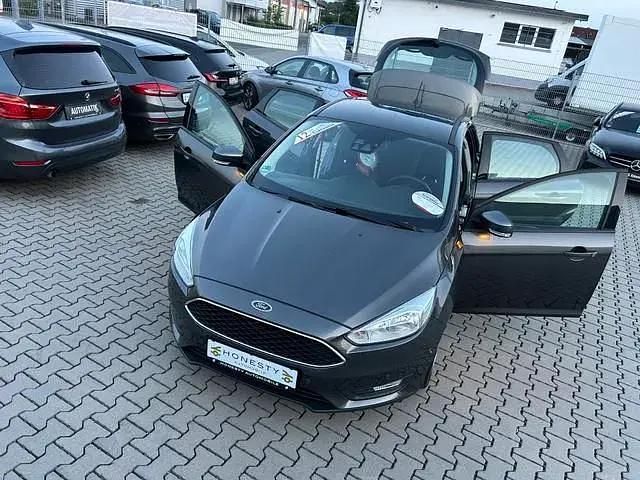 Grau Gebraucht 2017 Ford Focus Business Edition Limousine | 6.790 € (Fairer Preis) - Bild 1/4