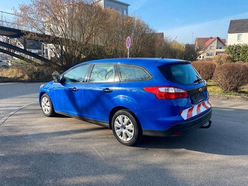 Gebraucht Ford Focus Trend 116 PS (85 kW) 2014 Blau Kombi