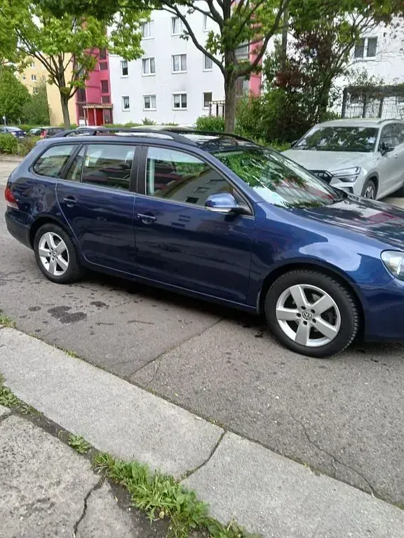 Second-hand VW Golf VI Comfortline 105 CP (77 kW) 2011 Albastru Hatchback