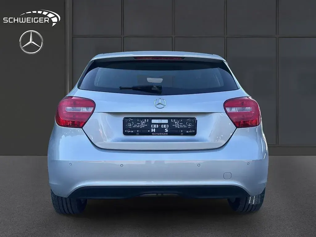 Gebraucht Mercedes A180 Style 122 PS (89 kW) 2013 Silber Kleinwagen