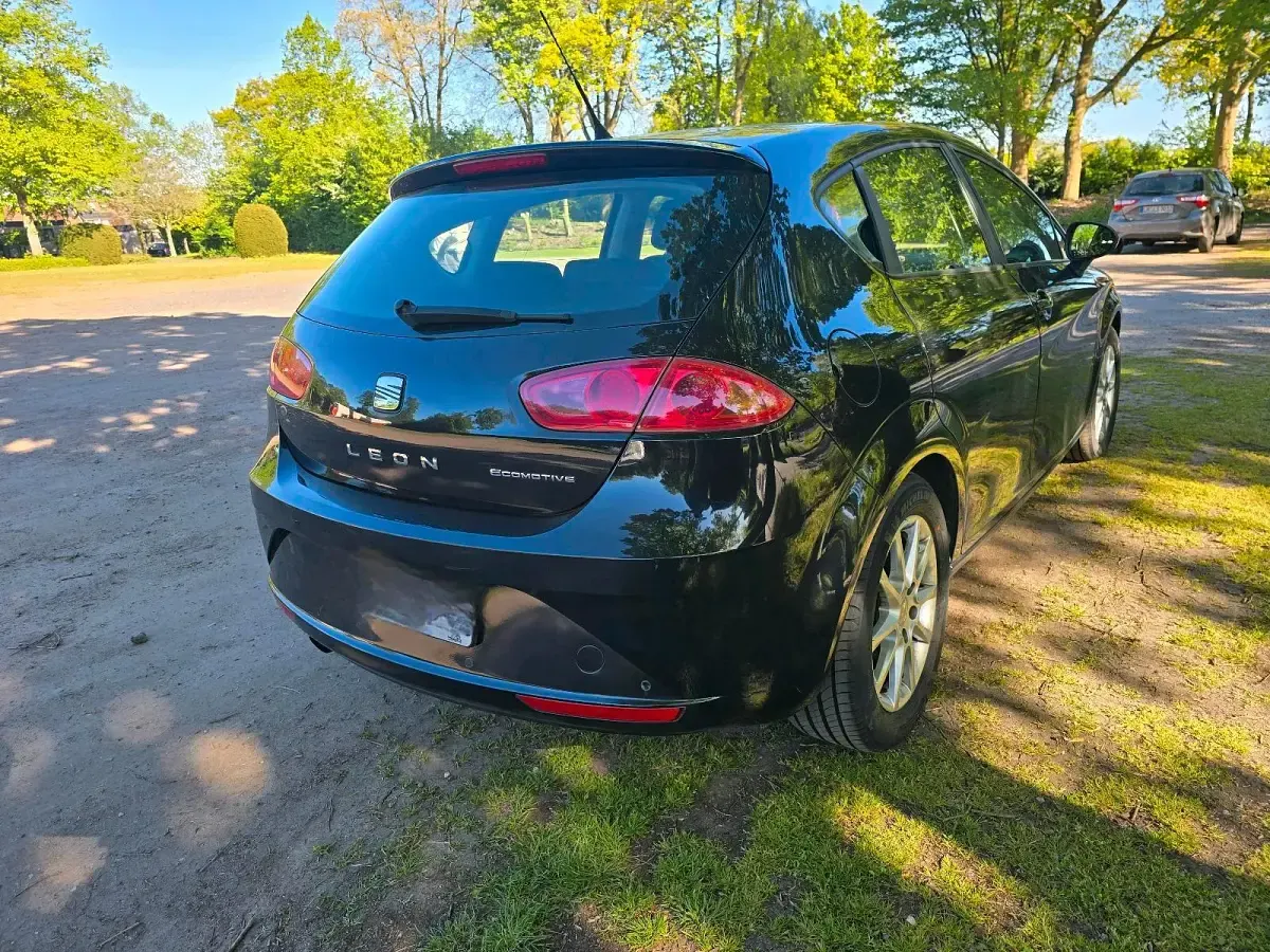 Gebraucht Seat Leon 105 PS (77 kW) 2011 Schwarz Kleinwagen
