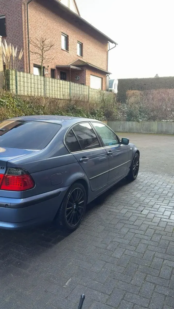 Gebraucht BMW 320 170 PS (125 kW) 2002 Blau Limousine