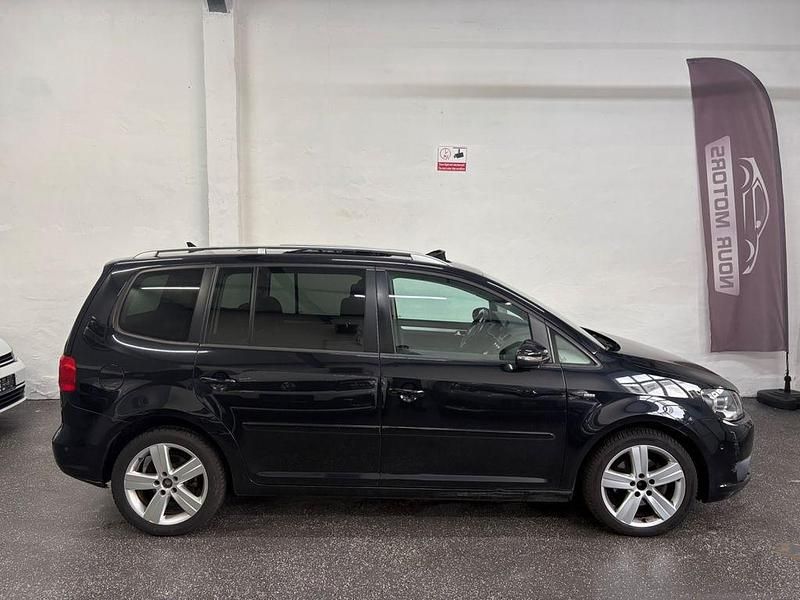 Gebraucht VW Touran Cup 105 PS (77 kW) 2014 Schwarz Van / Kleinbus