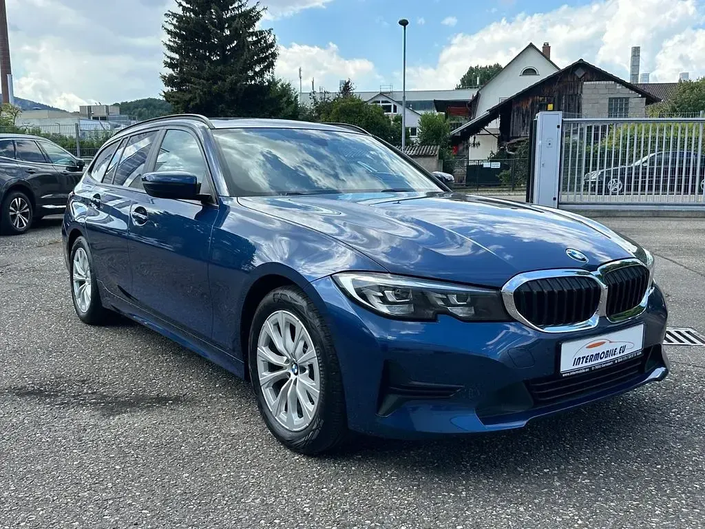 Gebraucht BMW 318 150 PS (110 kW) 2022 Phytonicblau Kombi