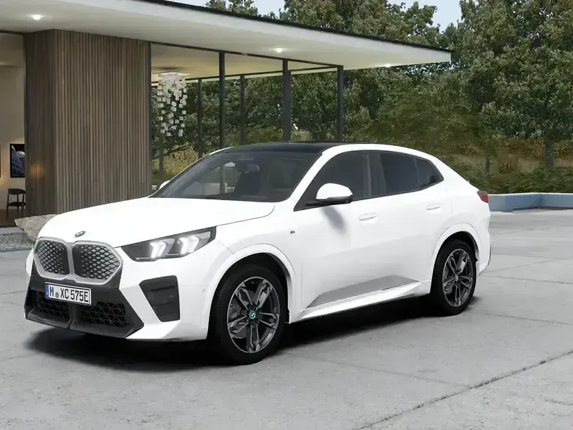Gebraucht BMW iX2 M Sport 150 kW (204 PS) 2025 Alpinweiss iii (weiß) SUV