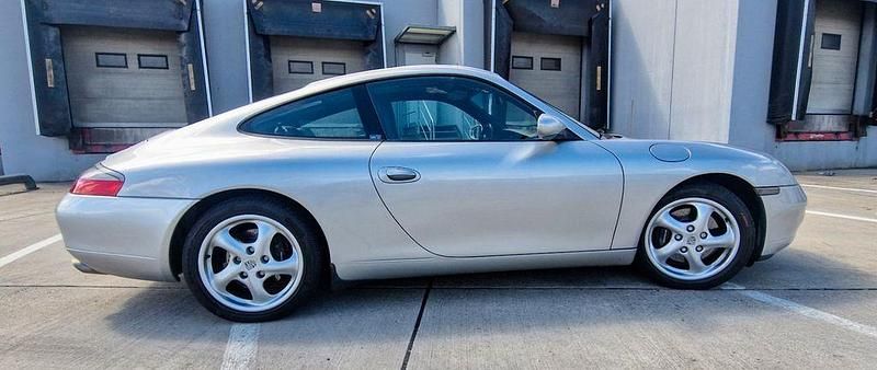 Silber Gebraucht 1999 Porsche 911 Carrera Coupé | 39.000 € (Teuer) - Bild 1/4