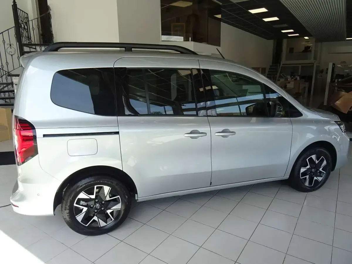 Neu Nissan Townstar N-Connecta 131 PS (96 kW) 2026 Highland grey Kombi