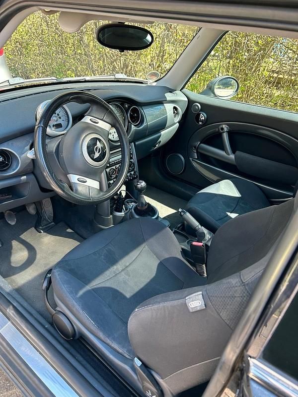 Usado Mini ONE 90 HP (66 kW) 2005 Preto Citadino