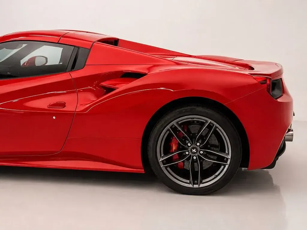 Gebraucht Ferrari 488 669 PS (492 kW) 2017 Rosso corsa ds322 Cabrio