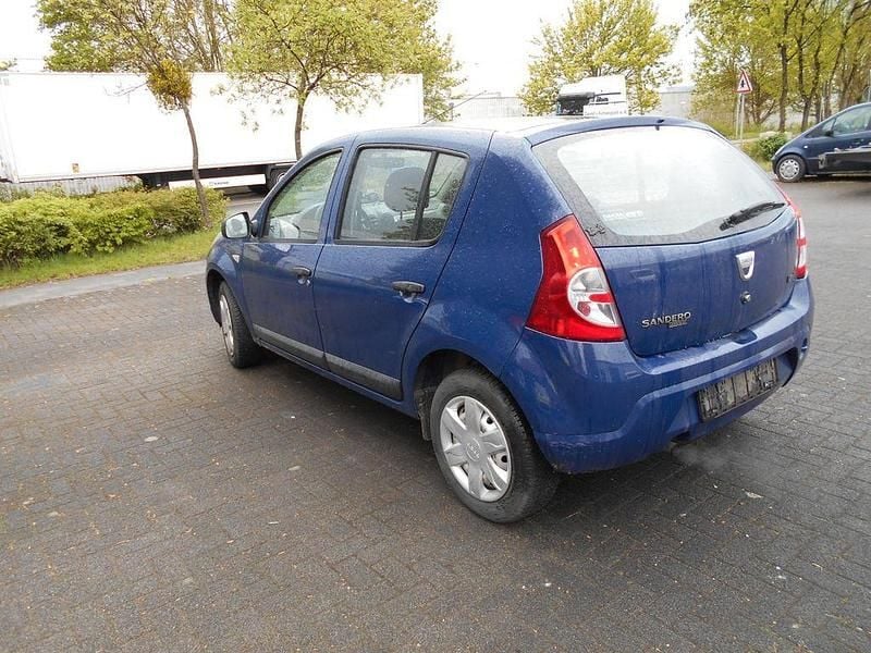 Second-hand Dacia Sandero 75 CP (55 kW) 2009 Albastru Berlinǎ