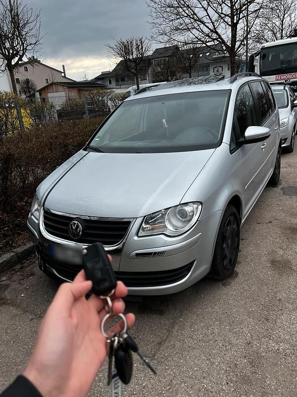 Gebraucht VW Touran 140 PS (102 kW) 2009 Silber Van / Kleinbus