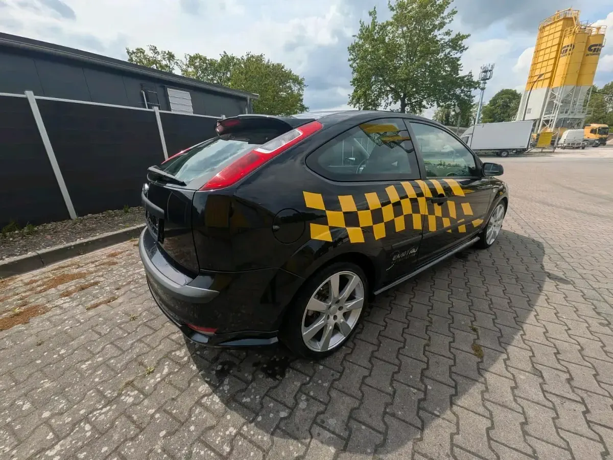 Gebraucht Ford Focus ST-Line 116 PS (85 kW) 2005 Schwarz Coupé