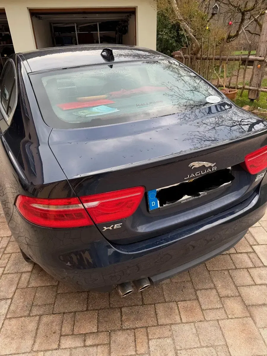 Gebraucht Jaguar XE Prestige 179 PS (131 kW) 2018 Blau Limousine