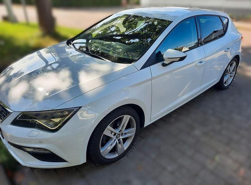 Weiß Gebraucht 2017 Seat Leon FR Limousine | 15.250 € (Fairer Preis) - Bild 1/4