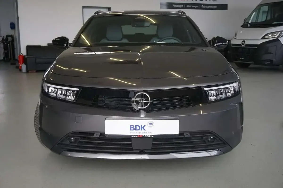 Neu Opel Astra 110 PS (80 kW) 2025 Grau Kombi