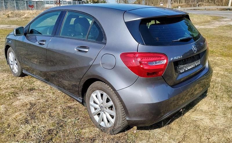 Gebraucht Mercedes A160 90 PS (66 kW) 2017 Grau Limousine