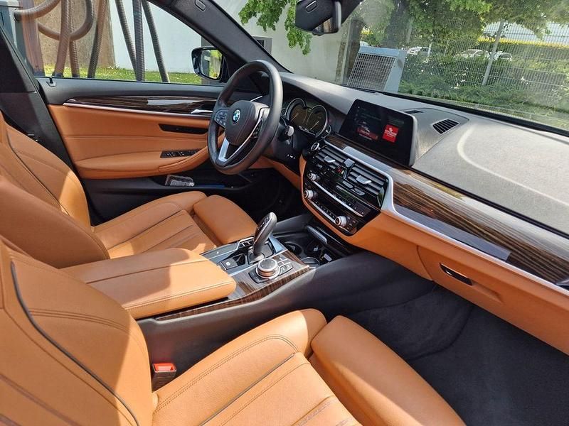 Gebraucht BMW 520 Performance 190 PS (139 kW) 2019 Schwarz Kombi