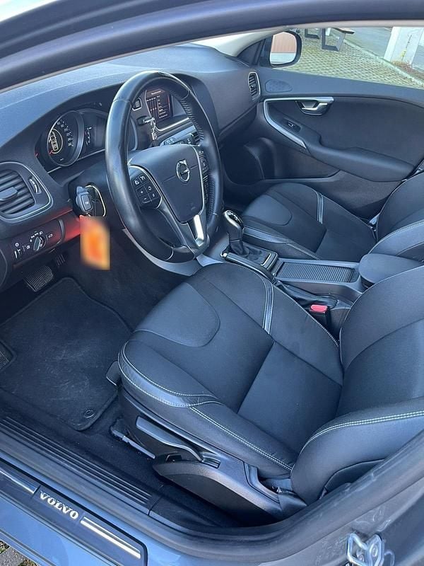 Second-hand Volvo V40 120 CP (88 kW) 2019 Gri Berlinǎ