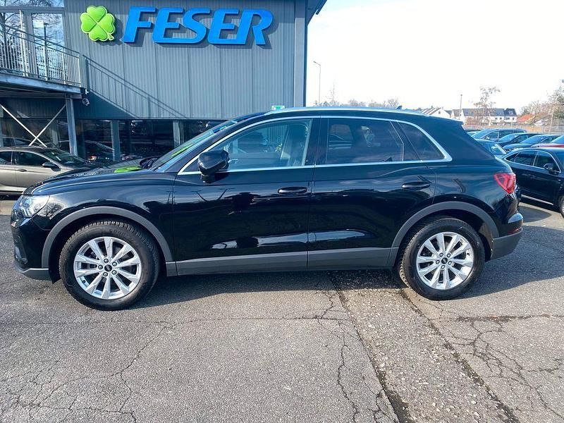 Gebraucht Audi Q3 Ambiente 150 PS (110 kW) 2023 Mythosschwarz metallic SUV