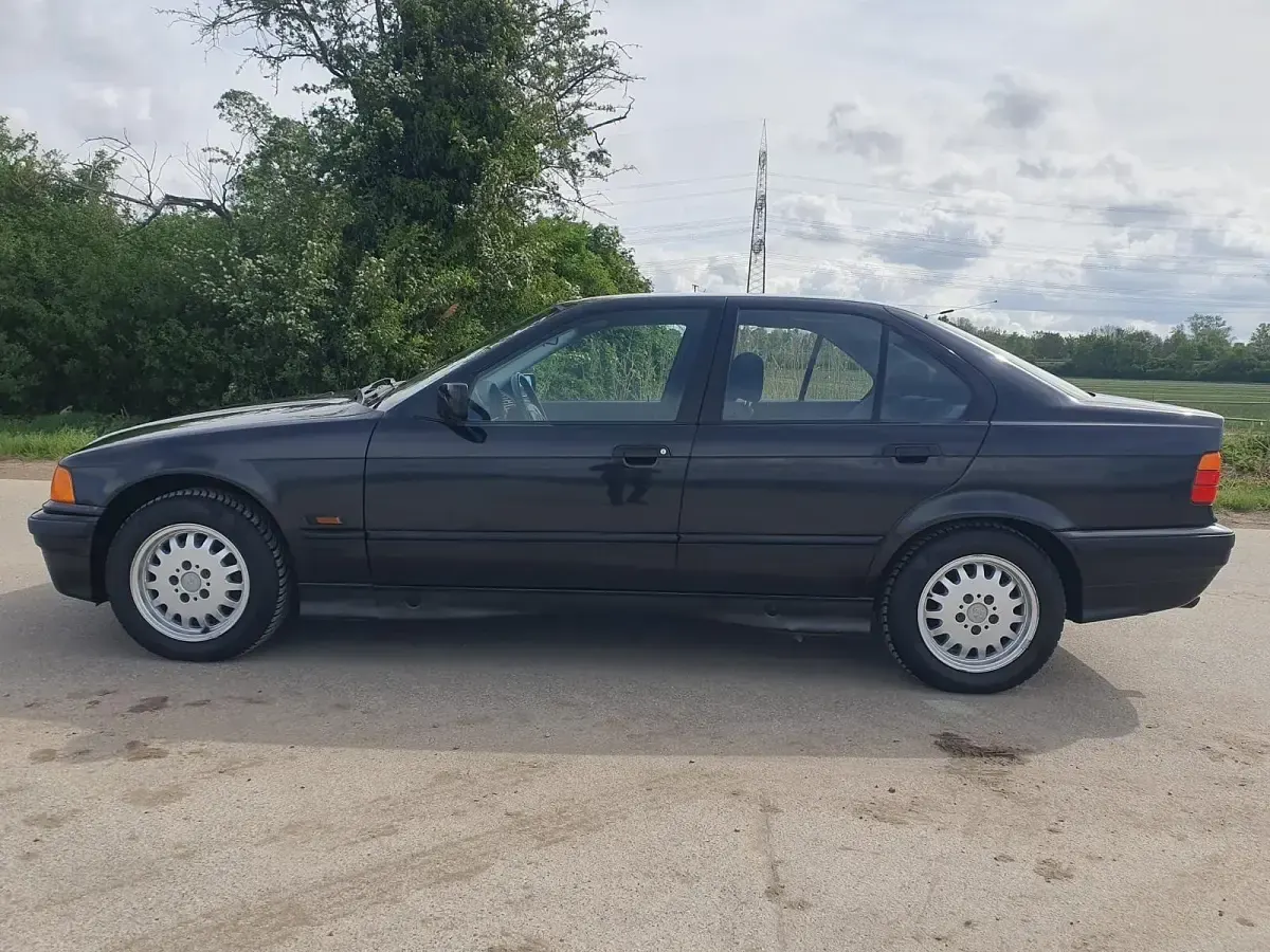 Second-hand BMW 320 150 CP (110 kW) 1996 Negru Berlinǎ