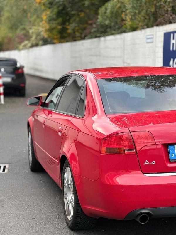 Gebraucht Audi A4 131 PS (96 kW) 2005 Rot Limousine