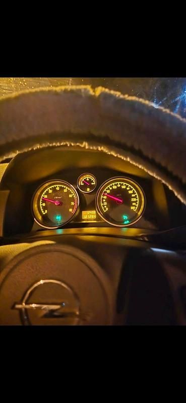 Braun Gebraucht 2006 Opel Astra Cabriolet Cabrio | 1.800 € (Superpreis) - Bild 1/4