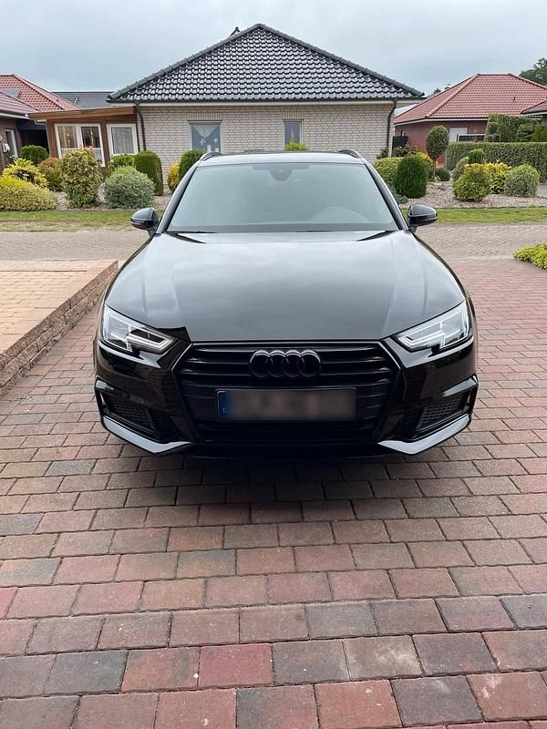 Gebraucht 2019 Audi A4 Sport Kombi | 23.330 € - Bild 1/4