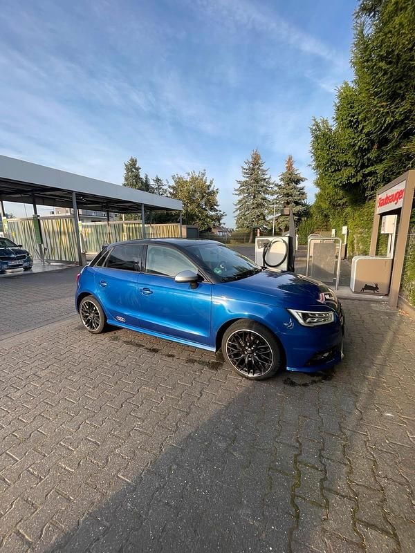 Blau Gebraucht 2018 Audi A1 Sportback Design Kleinwagen | 13.000 € (Guter Preis) - Bild 1/4