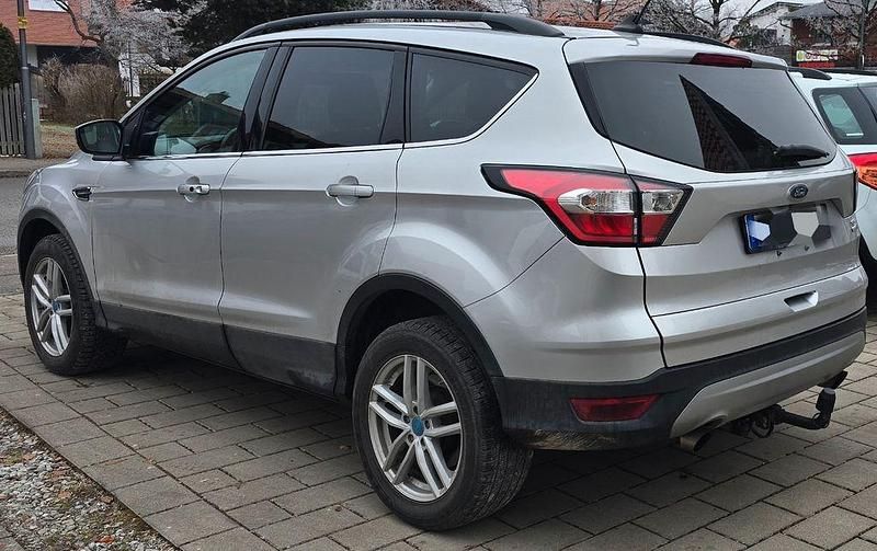 Gebraucht Ford Kuga Titanium 182 PS (133 kW) 2019 Silber SUV