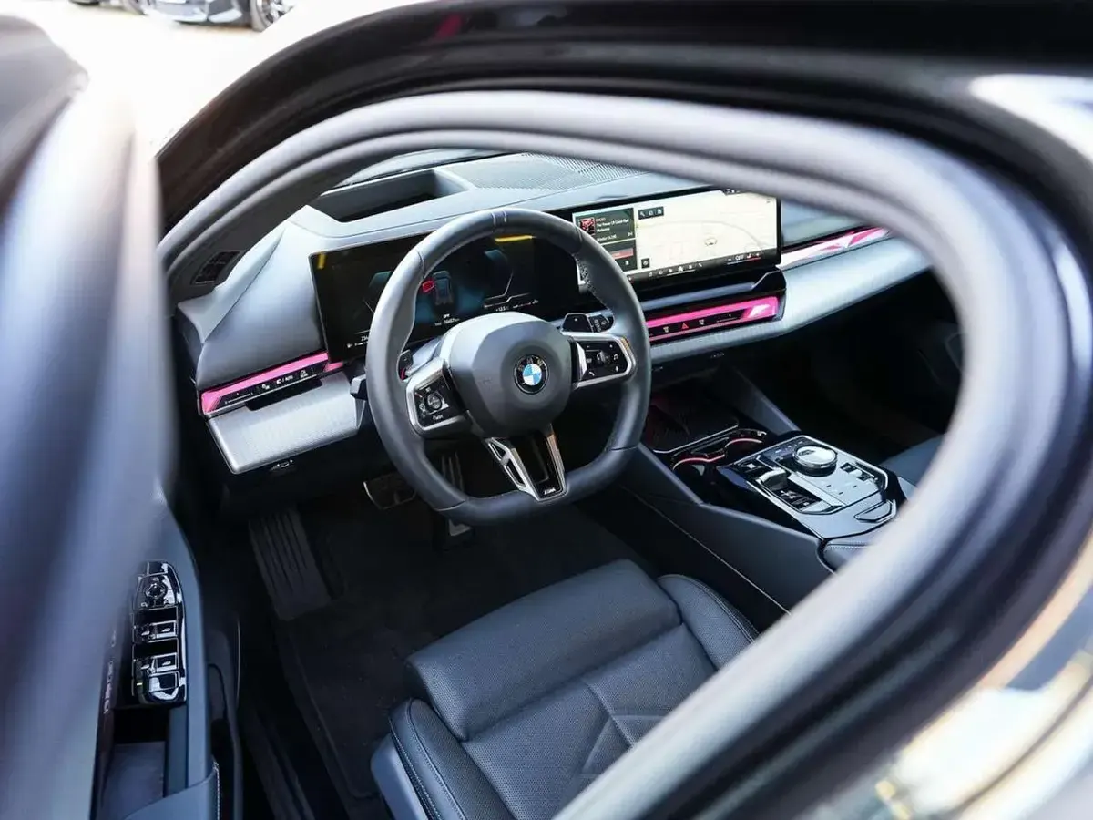 Gebraucht BMW 540 Comfort Edition 303 PS (222 kW) 2025 Sophistograu brillanteffekt metallic Kombi