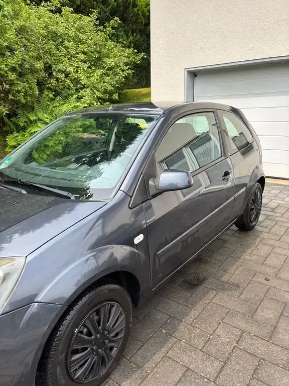 Gebraucht Ford Fiesta 90 PS (66 kW) 2007 Blau Kleinwagen