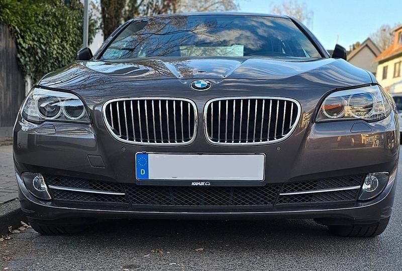 Gebraucht BMW 520 184 PS (135 kW) 2012 Braun Limousine