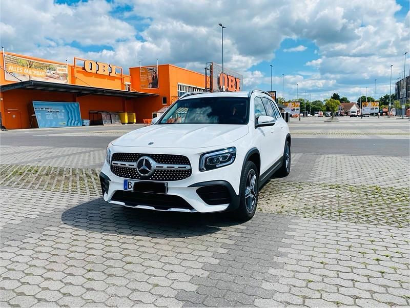 Weiß Gebraucht 2021 Mercedes GLB250 AMG line SUV | 35.900 € (Guter Preis) - Bild 1/4