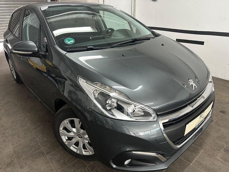 Grau Gebraucht 2017 Peugeot 208 Active Kleinwagen | 6.800 € (Fairer Preis) - Bild 1/4
