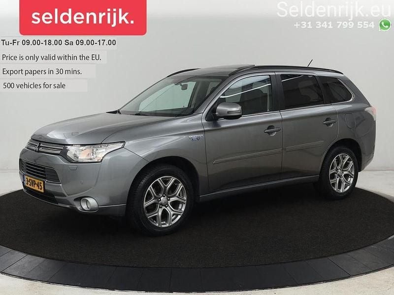 Grau Gebraucht 2013 Mitsubishi Outlander P-HEV Instyle SUV | 14.800 € (Fairer Preis) - Bild 1/4