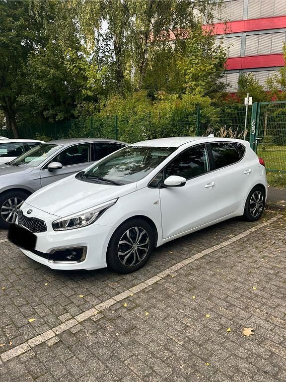 Gebraucht Kia Ceed 120 PS (88 kW) 2017 Weiß Kleinwagen