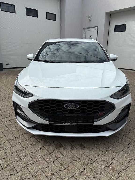 Weiß Gebraucht 2025 Ford Focus ST Limousine | 35.490 € (Guter Preis) - Bild 1/4