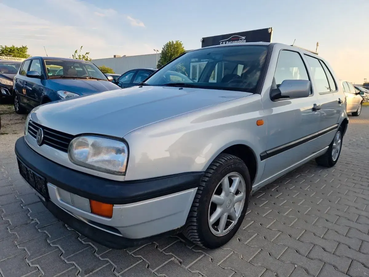 Brugt VW Golf III 75 HK (55 kW) 1996 Grå Sedan