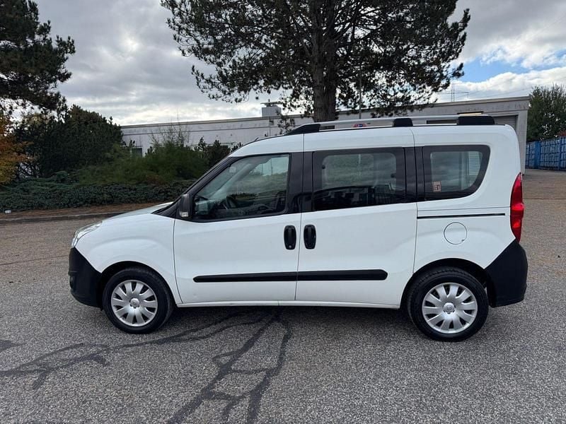 Second-hand Opel Combo Selection 95 CP (69 kW) 2017 Alb Monovolum